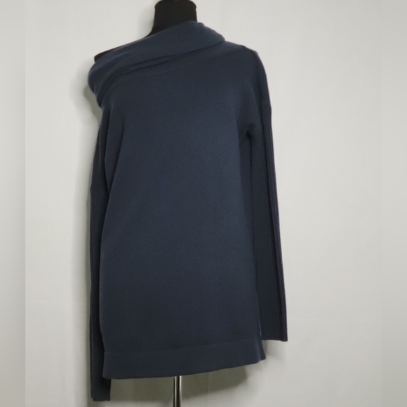 Donna Karan Midnight Blue Off-the-Shoulder Casmere Sweater Full Ribbed Sleeves
